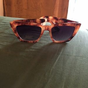 NWT Urban Outfitters Cat-Eye Sunglasses
